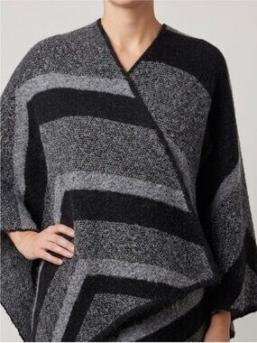 Denver Hayes Gray & Black Chevron Open Front Wrap
Poncho Sweater NWOT
